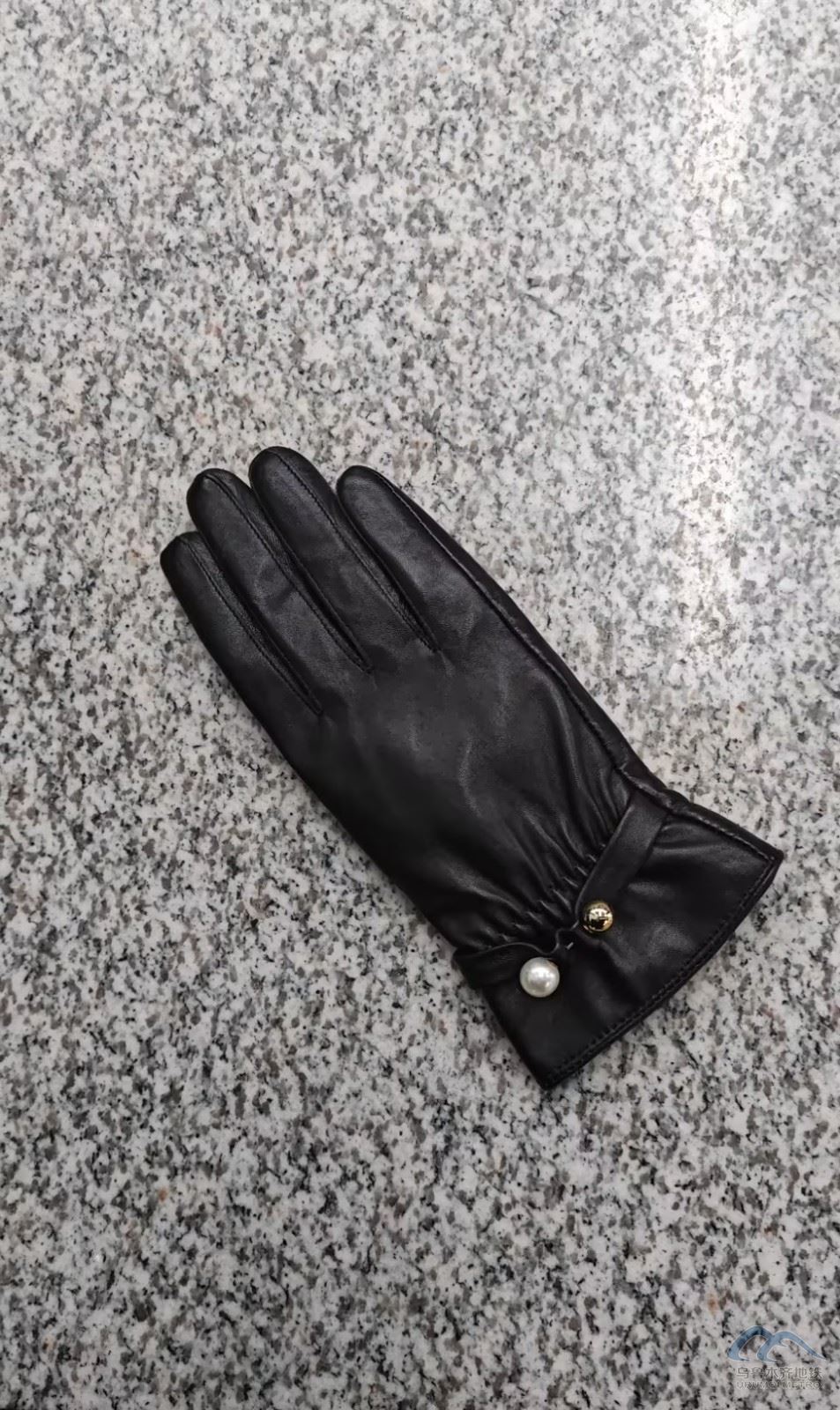 黑色皮手套.jpg