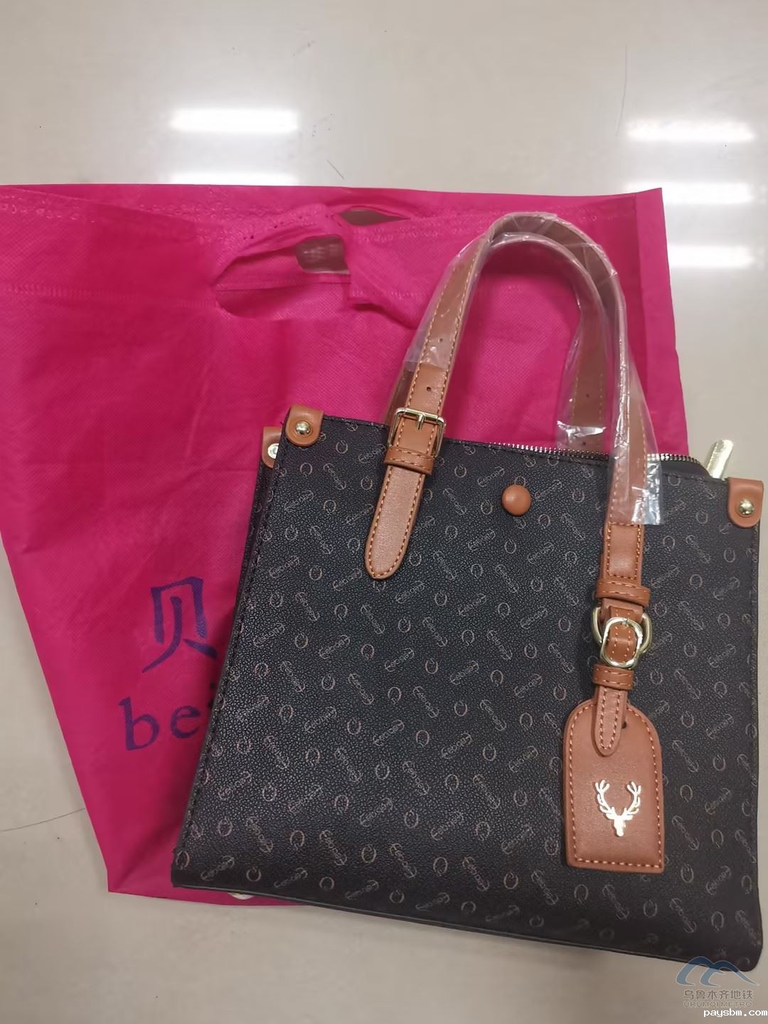 手提袋里有包.jpg
