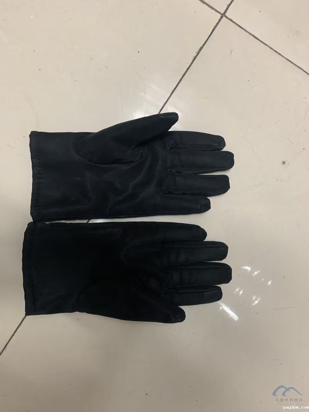 黑色手套.jpg