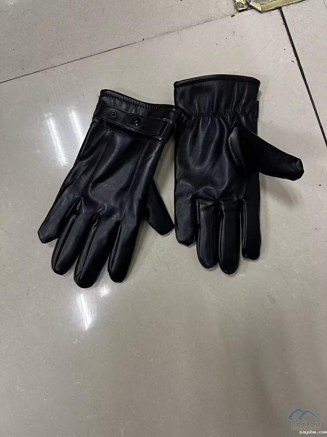 黑色手套.jpg