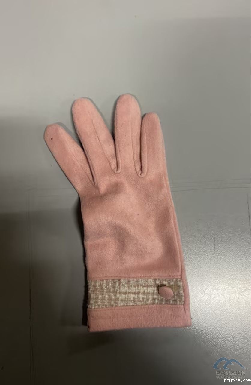 一只粉色手套.jpg